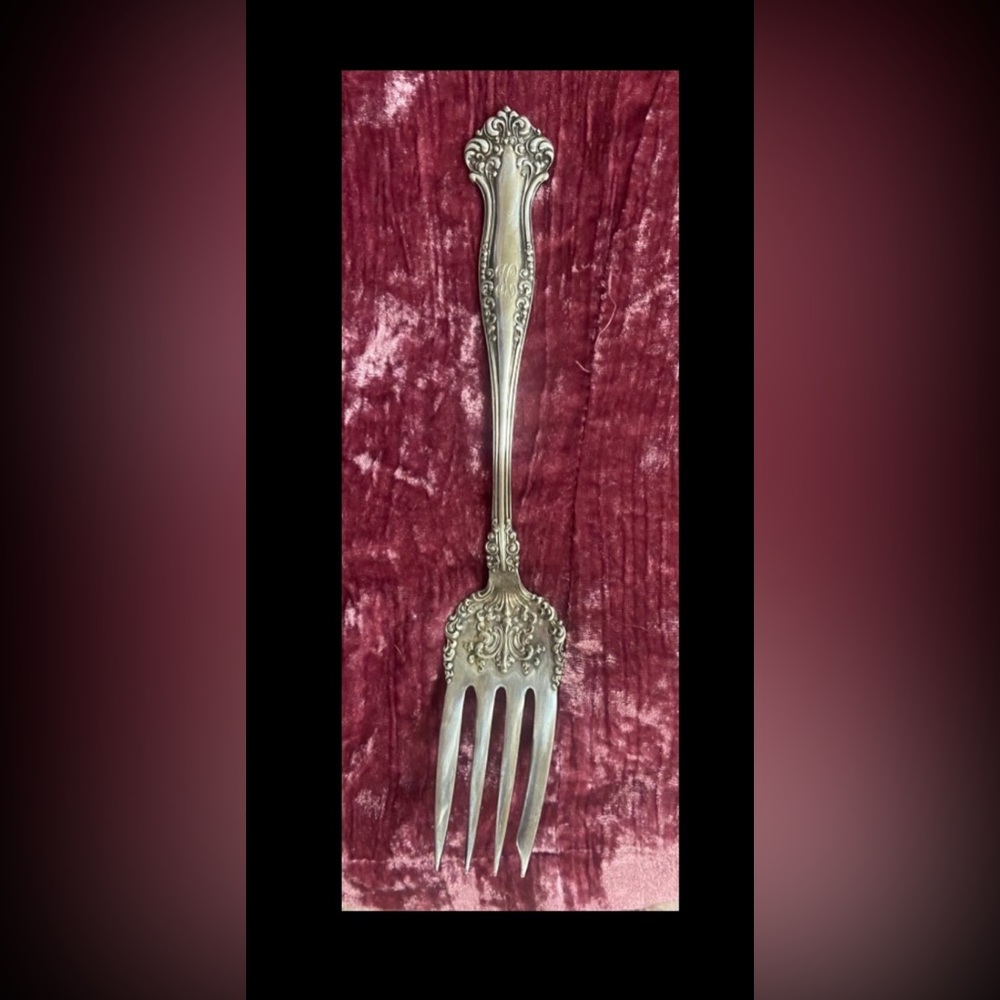 Vintage 1947 Rogers Bros XS Triple Ornate Fork #7915 - Picture 1 of 12